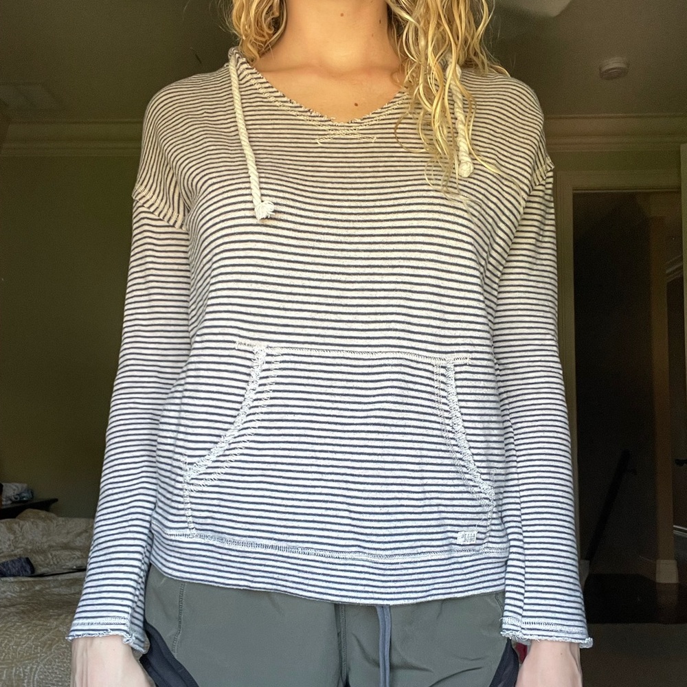 Billabong pullover sweater